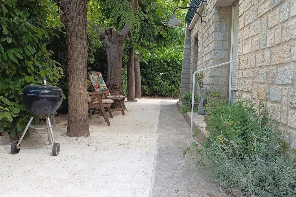 Grand Appartement, 2 Chambres Et Jardin Nimes Exterior photo